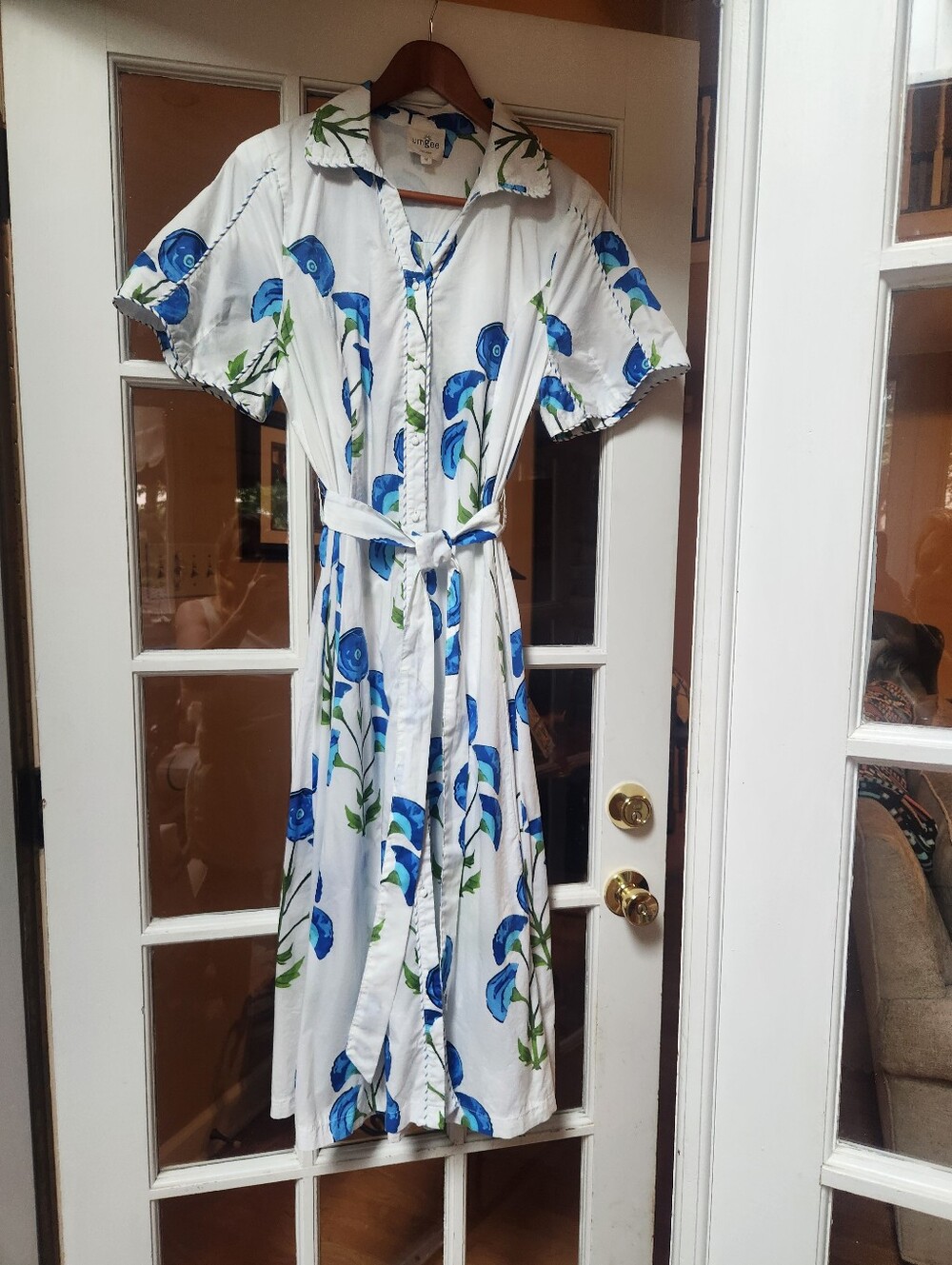 Umgee Like New White Dress With Floral Pattern; Size Medium
